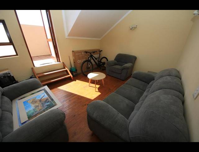 2 BEDROOM APARTMENT FOR SALE IN SUNNINGHILL